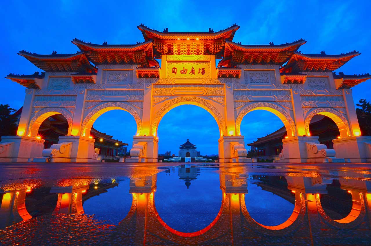 taipei-taiwan-2115887_1280https—pixabay.com-photos-taipei-taiwan-city-night-view-2115887-Liberty-Arch-in-Taipei,-Taiwan
